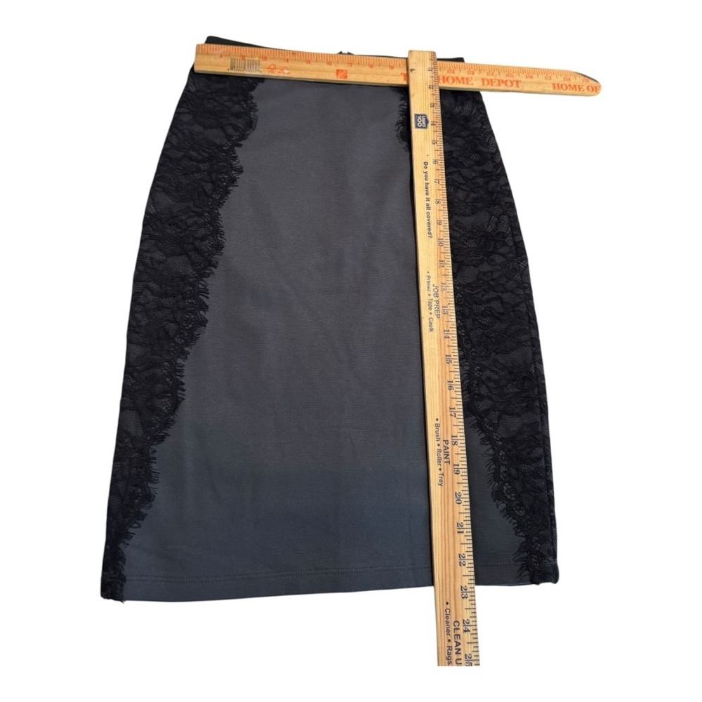 Velvet by Graham & Spencer Grey Lace Trim Pencil Skirt Size 4P - Picture 5 of 7